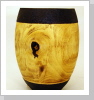 Vase aus Nussbaum : B 19 cm H 25